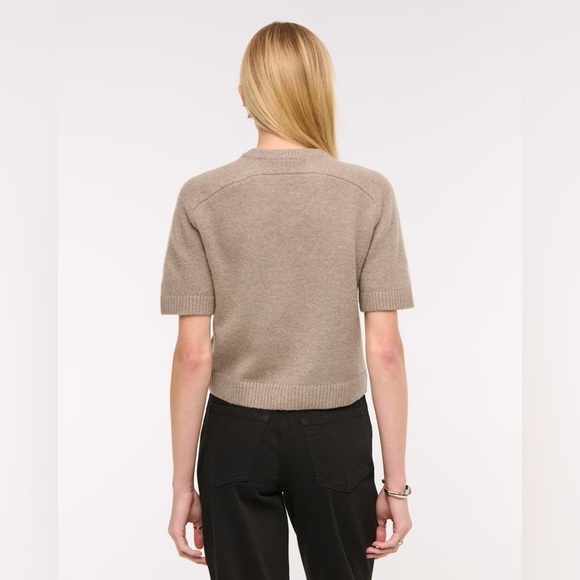 🆕 The A&F Madeline Crew Sweater Tee - Picture 3 of 7